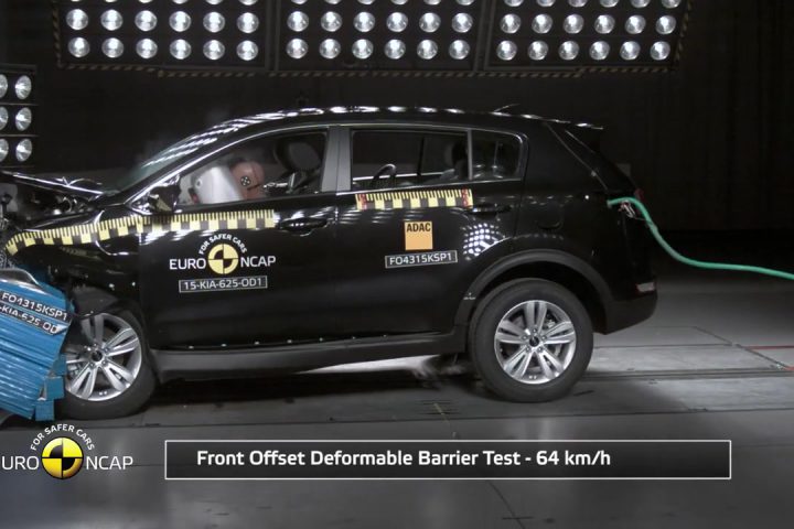 فریم واقعی برخورد جلو کیا اسپورتیج در آزمون Euro NCAP سال ۲۰۱۵
